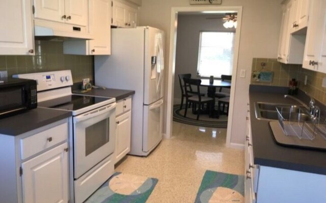 526 72nd St - 2 Br Home