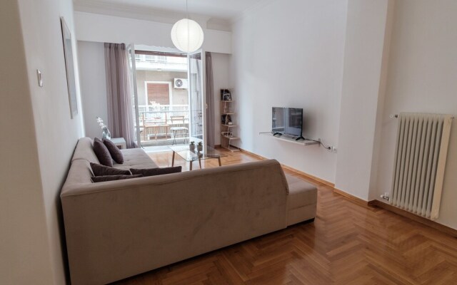 Comfortable 2BD apartment next to Megaro