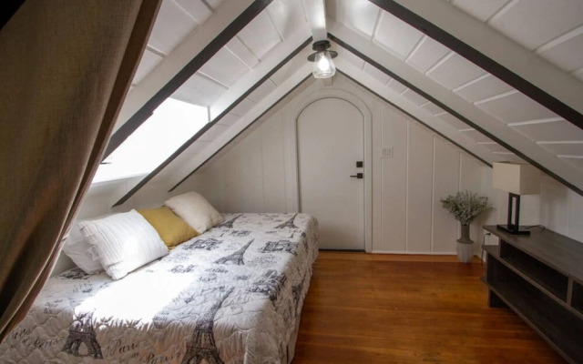 Dreamy Farmhouse In Studio City