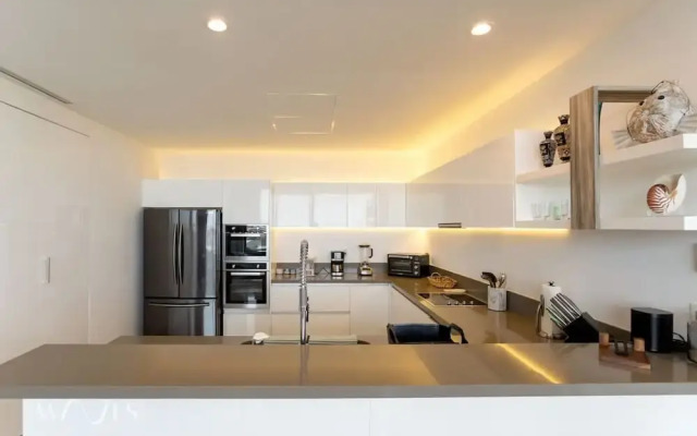 3 Br Ocean Front PH With Stunning Views