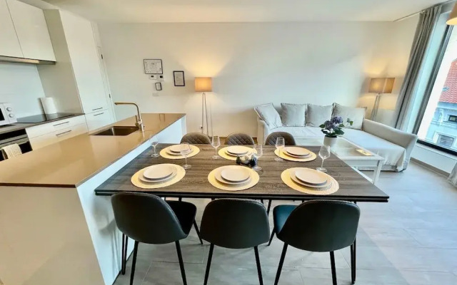 Modern 2BR 1.5 BA Near Diamond District by Oneluxstay