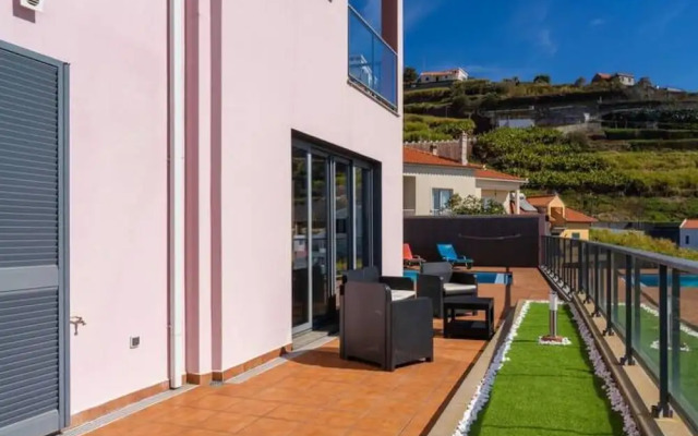 Canhas Views Pool and Barbecue