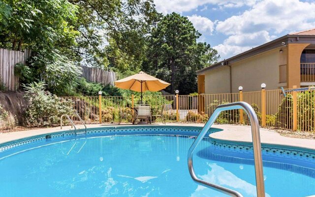 Econo Lodge Inn & Suites Griffin North