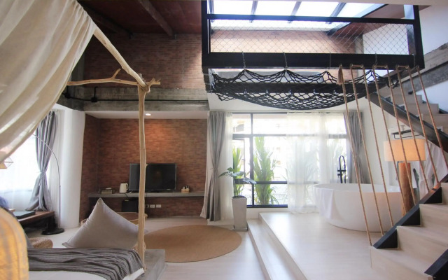YOLO Bangkok Boutique Hotel