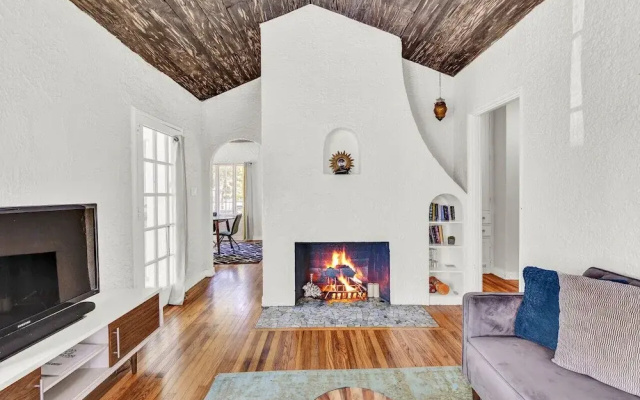 Spanish Beach Bungalow Mainhouse