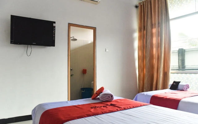 RedDoorz near Sultan Hasanuddin Airport 2 – Guest Rooms – Hasanuddin