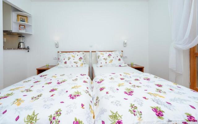 Lodging house SB apartman 1