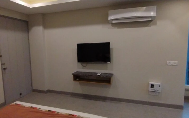 ROSASTAYS Gurugram Sec 31