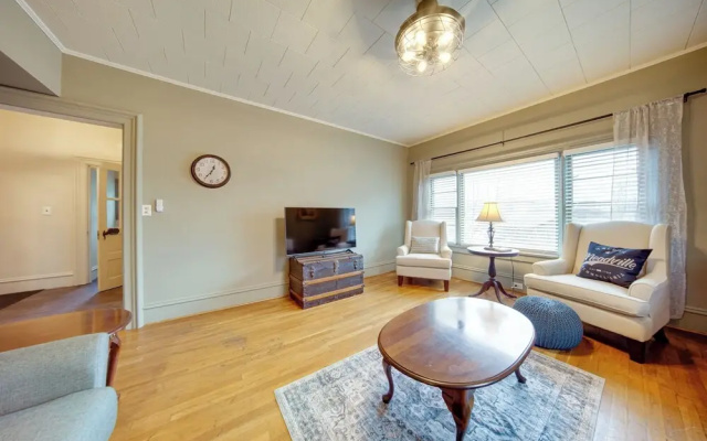 Central Meadville Apartment - Walk to Downtown!