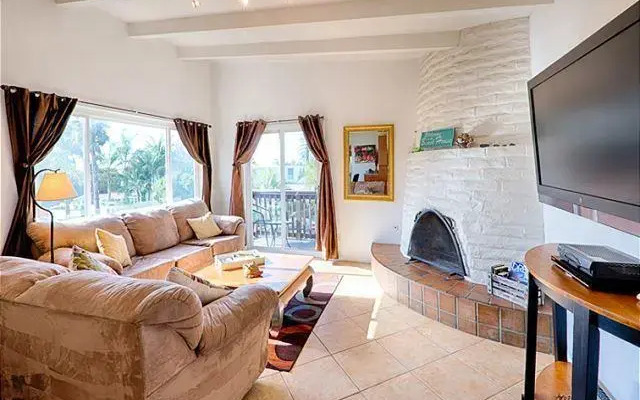 Rosemont Duplex (upper level)