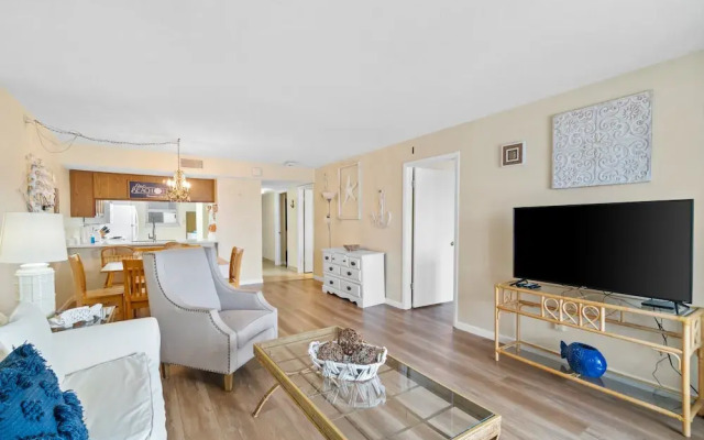 Moonspinner by Book That Condo