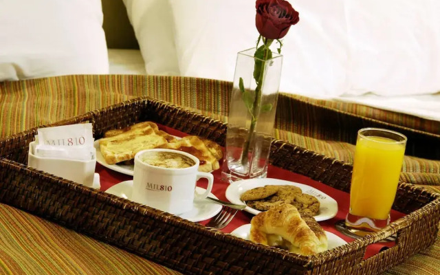 Hotel Mil 810