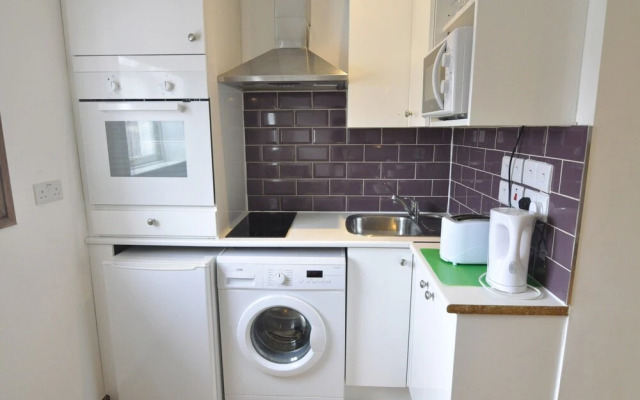 Fg Property - Earls Court, Kempsford Gardens Flat A