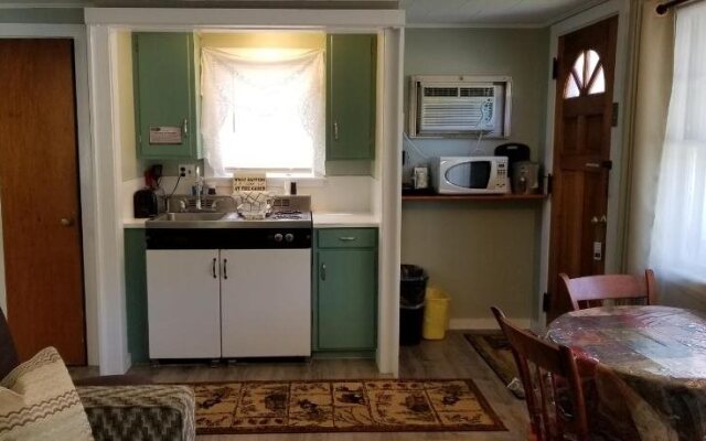 White Mountain Motel And Cottages
