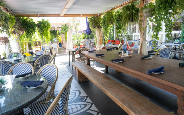 Catalina Hotel & Beach Club