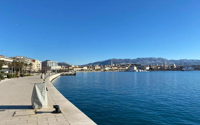 Prime Location Penthouse apt with a large terrace
