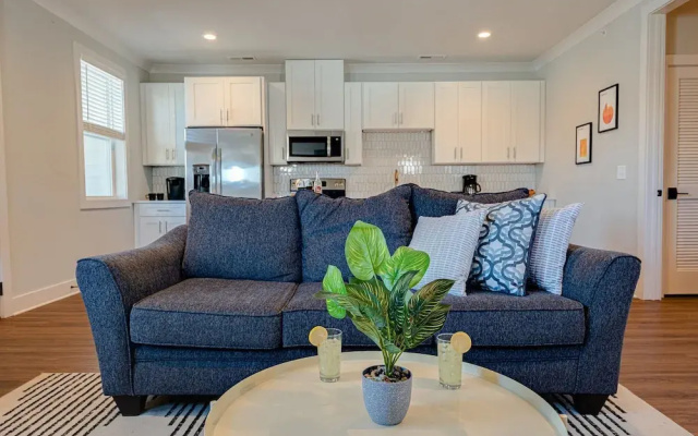 Modern Melrose-sleeps 8- Mins to Downtown Broadway