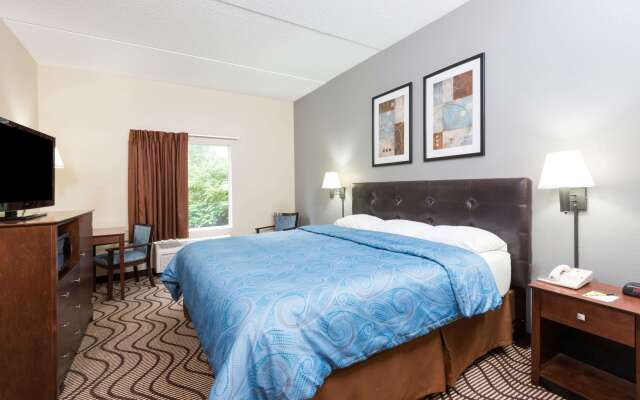 Super 8 by Wyndham Mars/Cranberry/Pittsburgh Area
