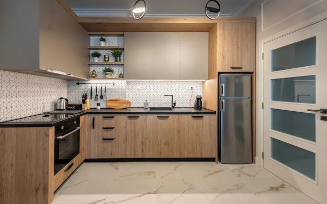 Luxury & Unique-Top Center Apt. - 3BDR