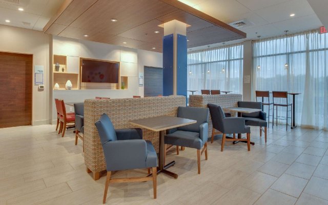 Holiday Inn Express & Suites Union City, an IHG Hotel