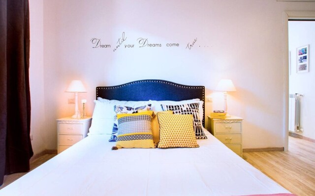 Romantic Flat With Large Terrace Close to S. Peter