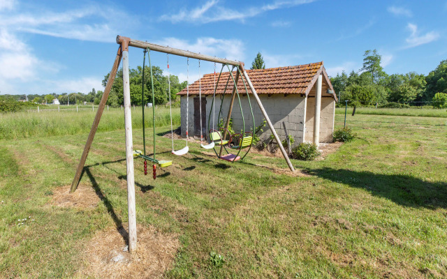 Attractive castle in Cezac with private pool