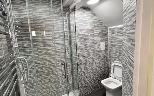 Gillingham - 3 Beds - Sleeps 6 - Garden - Wifi