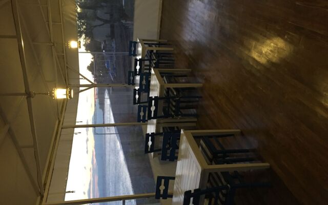 Mavizeytin Beach Club