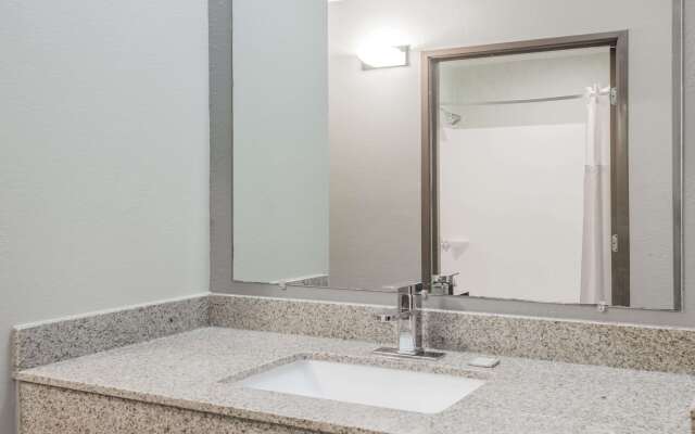 Super 8 by Wyndham Mars/Cranberry/Pittsburgh Area