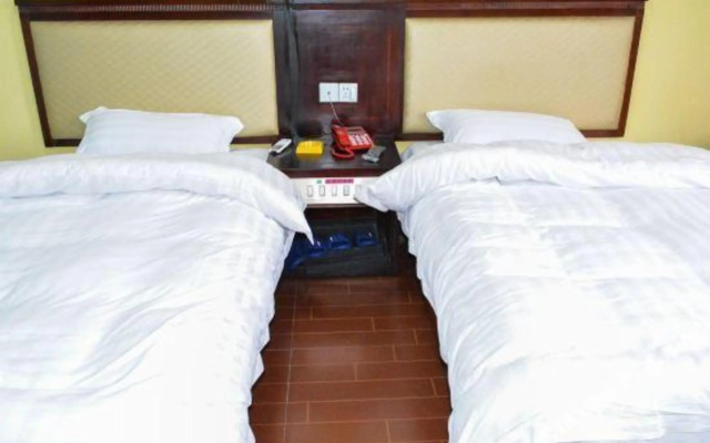 Nanchang jiaxiangxuan Hotel (Weidong garden store, Fenghuang middle Avenue)