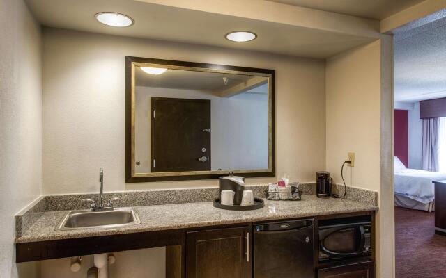 Hampton Inn & Suites Detroit / Airport - Romulus
