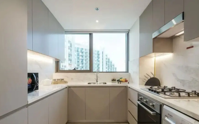 1BR Apt Near Downtown Dubai Pool Skyline Views