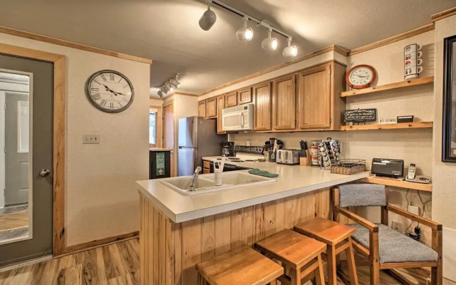 Slopeside Snowshoe Condo - Walk to Ski Lifts!