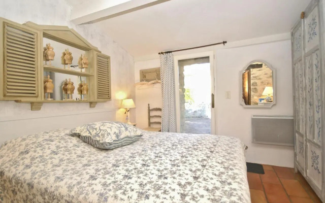 Splendid Villa in Viens with Swimming Pool