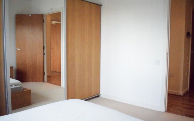 Modern 2 Bedroom Apartment in Limehouse