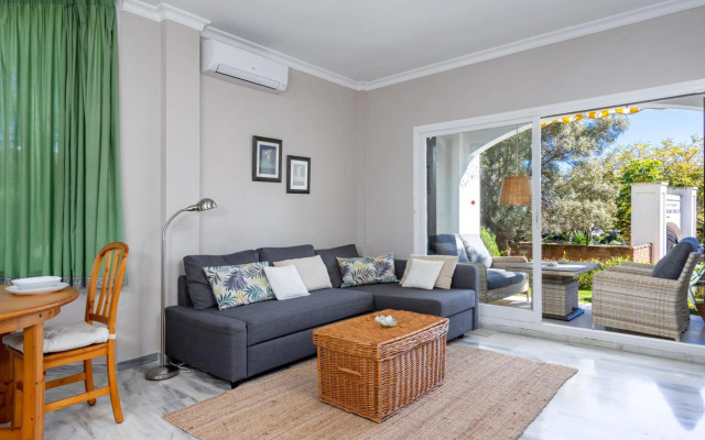 2BR Garden Apartment Albamar