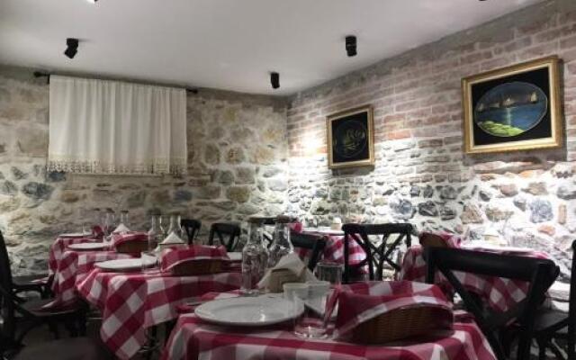 Old Bazaar Rooms
