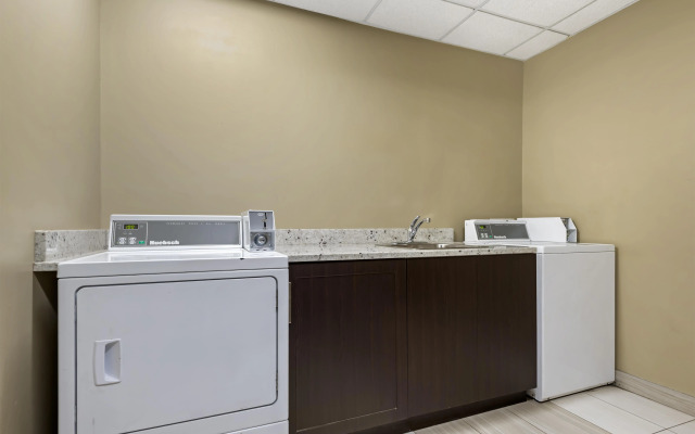 Best Western Plus Red Deer Inn & Suites