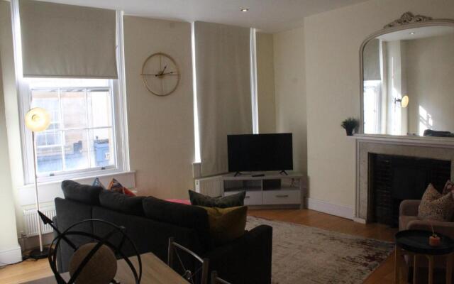 Beautiful 2 bedroom apartment in central Bath