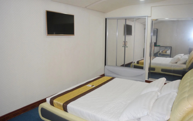 999 Hotel