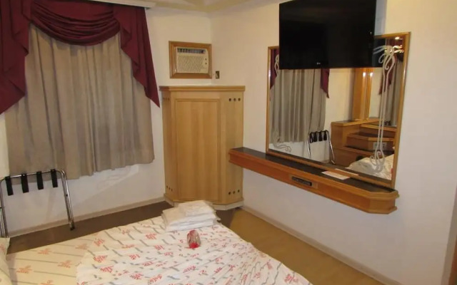 Pleasant Place Hotel