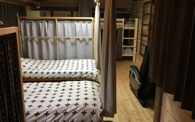 Guest House Coco Garage - Hostel