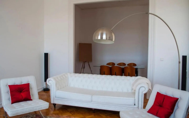 Amazing Riverside Balcony 2Br Apartment