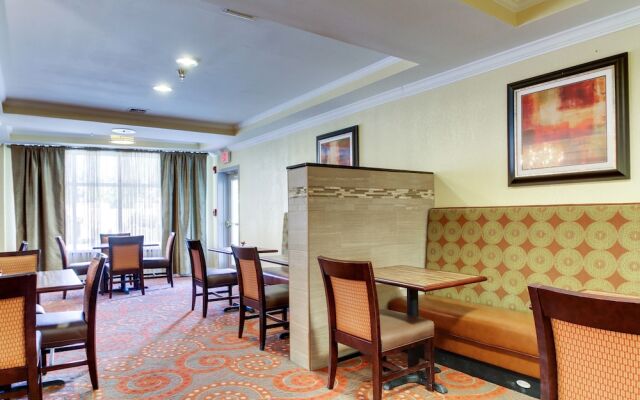 Holiday Inn Express Hotel and Suites Live Oak