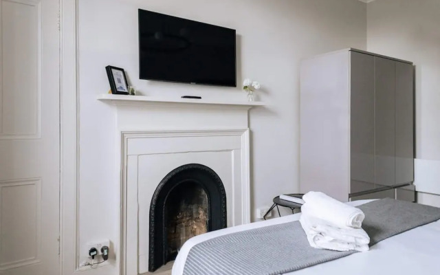 Chic 1BD Flat - W/views of Edinburgh Castle!