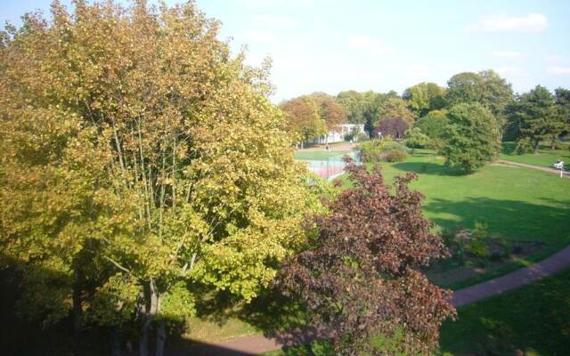 Apartment With 2 Bedrooms In Marly Le Roi With Furnished Balcony And Wifi
