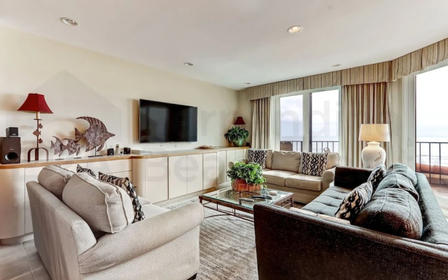 Spacious Oceanfront Penthouse Villa by RedAwning