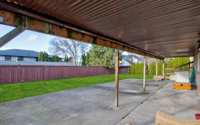 Renton Lakeside Oasis, Lakeview, 4B 2.5B, Spacious