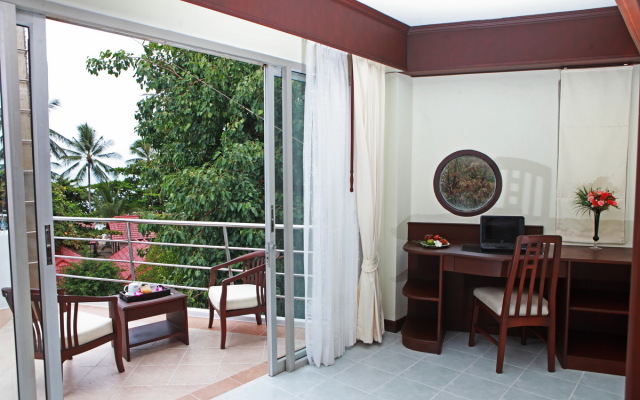 Samui First House Hotel