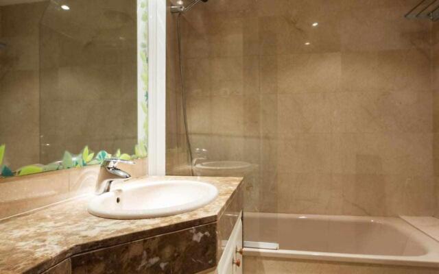 Comfortable 4 rooms 2Bath w balcony